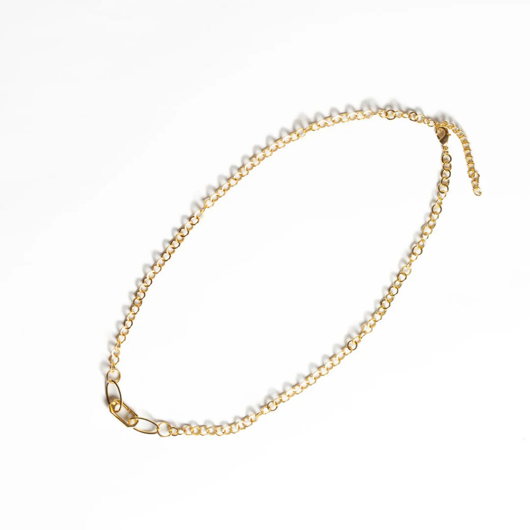Circle Gold Chain w/Charm Closure