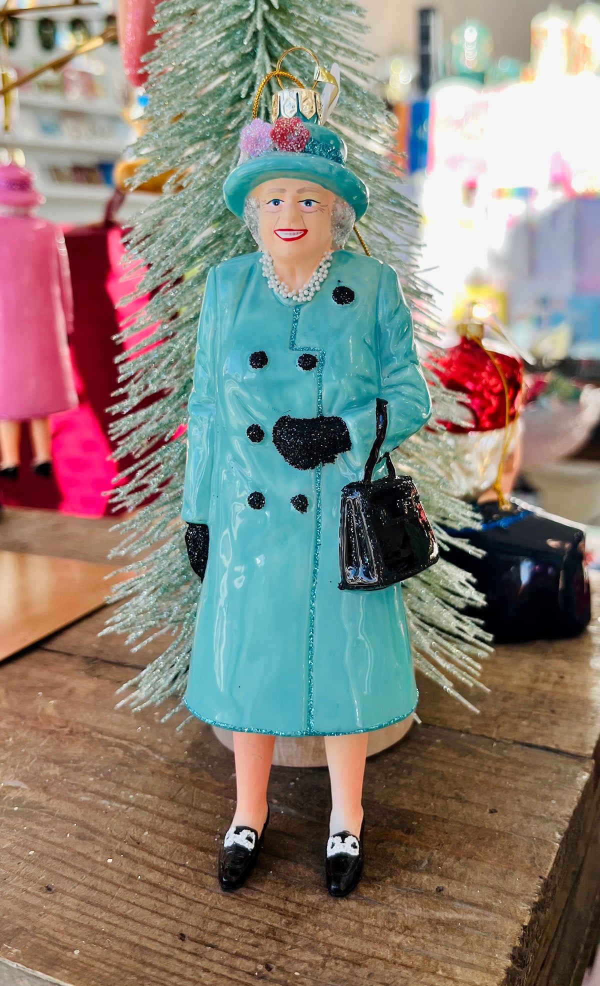 Cody Foster Queen Elizabeth Assort Colors Ornament – Perrefitte