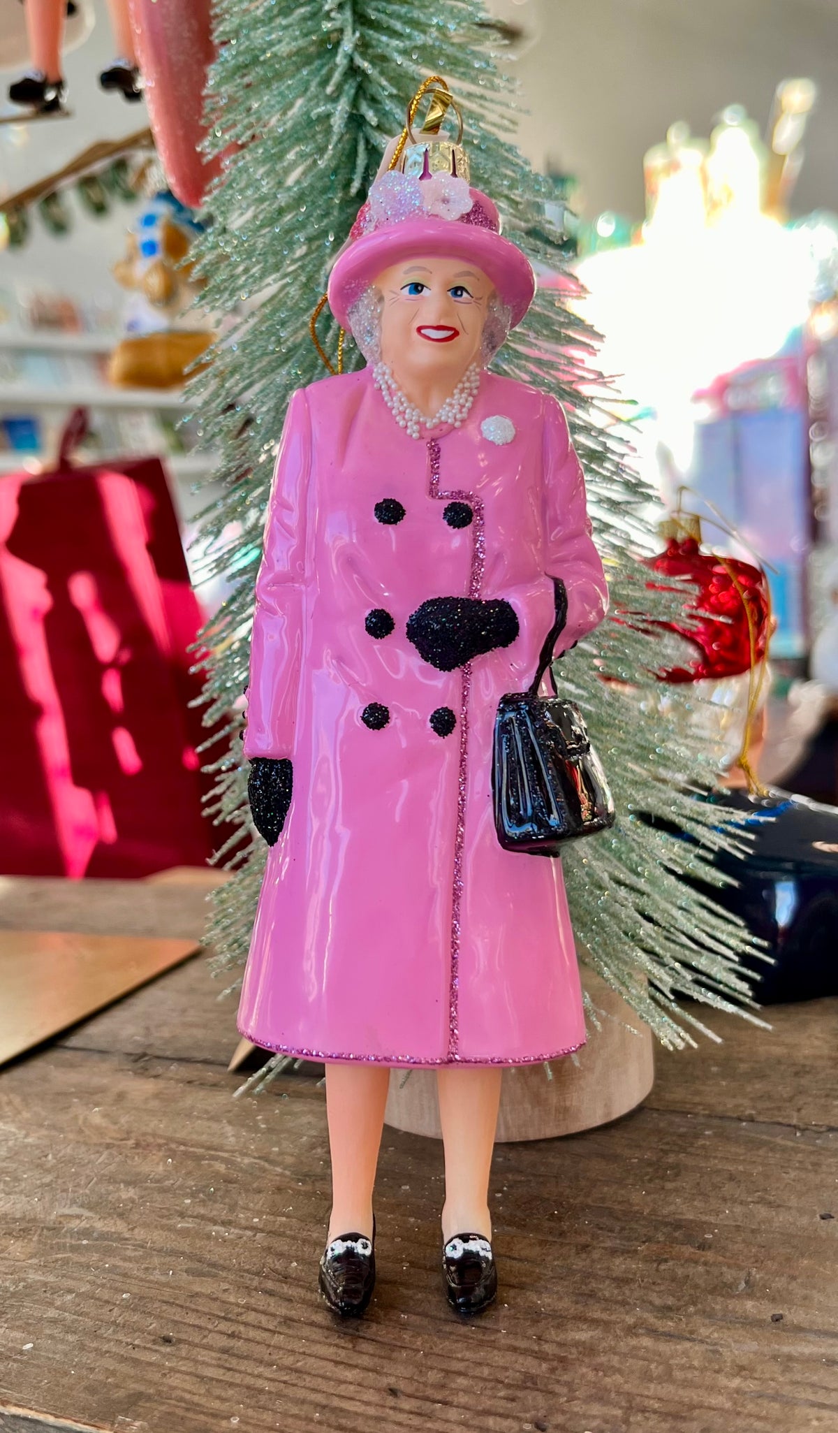 Cody Foster Queen Elizabeth Assort Colors Ornament – Perrefitte